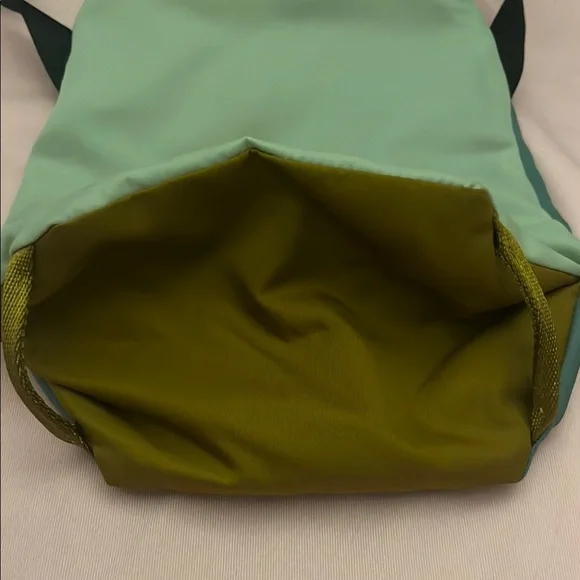 lululemon athletica Green and Olive Satchel water bottle crossbody - Picture 3 of 6